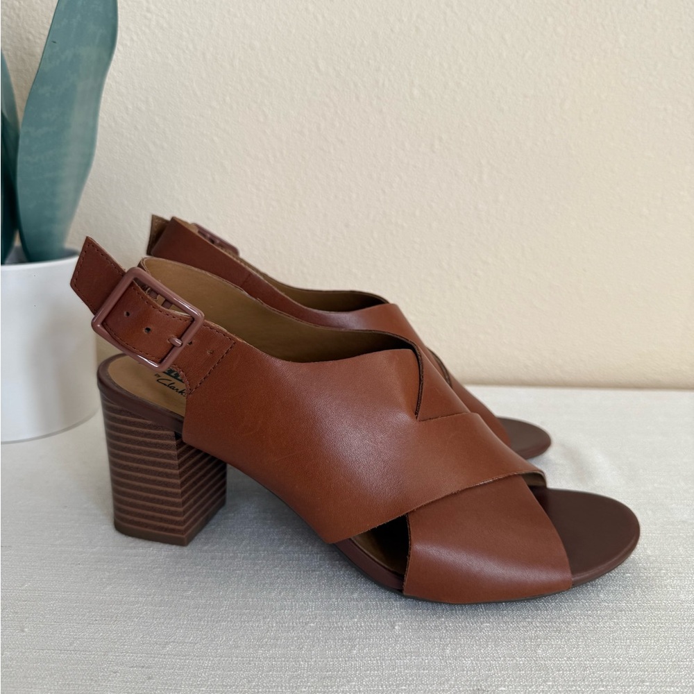 Clarks Deva Janie Tan Leather Block Heel Sandals